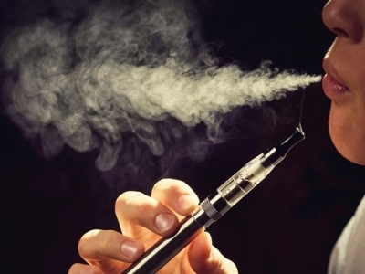 تبعات انفجار باتری سیگار الکترونیک/۷۰۰۰ ماده شیمیایی در دود سیگار