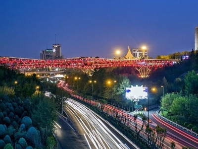 پل طبیعت امشب به رنگ قرمز درمی‌آید