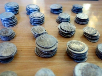 کشف ۱۴۰ قطعه سکه عتیقه در چمدان مسافر قطار