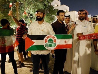 مراسم فلسطینی ها در قطر برای حمایت از تیم ملی ایران مقابل آمریکا