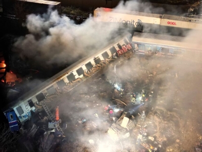 برخورد مرگبار ۲ قطار در یونان با ۲۶ کشته و ۸۵ زخمی