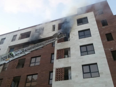 نجات ۲ نفر در آتش سوزی آپارتمان ۳ طبقه در خیابان گلزاری