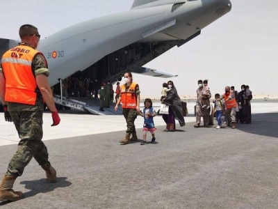 افه: یک هواپیمای اسپانیایی دیگر با ۱۱۰ مسافر از کابل وارد دوبی شد