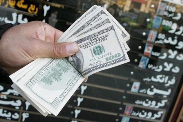 سقوط ۲ هزار تومانی قیمت دلار در صرافی بانک ها