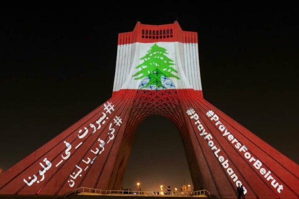 پل طبیعت و برج آزادی تهران به رنگ پرچم لبنان درآمد