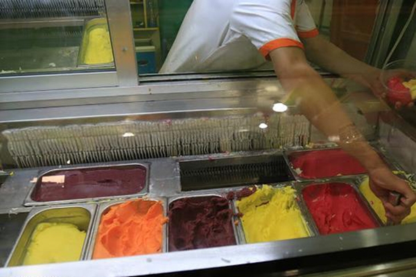  بستنی فروشی‌های قم کمترین توجه به پروتکل‌های بهداشتی را دارند