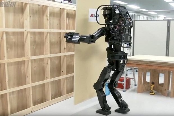 تبدیل ربات به کارگر ساختمانی