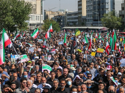 تجمع بزرگ مردم تهران در میدان انقلاب برگزار می‌شود 