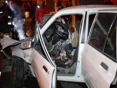 واژگونی پراید در اتوبان قم - تهران ۳ کشته بر جا گذاشت+تصاویر