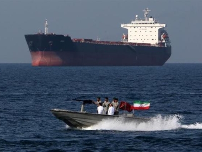 توقیف کشتی خارجی حامل ۵۵۰ هزار لیتر سوخت قاچاق در خلیج‌فارس