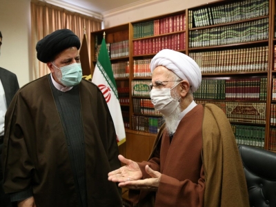 بازخوانی مواضع مراجـع تقلیـد قم درقبال دولت‌های هاشمی، خاتمی، احمدی‌نژاد، روحانی و رئیسی