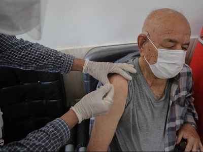 کرونا و سالمندان؛ سالمندان بعد از ۴ ماه دوز سوم واکسن کرونا را بزنند