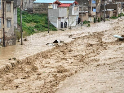 سیل در هرسین کرمانشاه؛ ۳۰۰ راس دام تلف شدند و راه ارتباطی سه روستا قطع شد