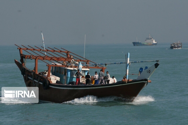 توقیف ۲ شناور تجاری حامل کالای قاچاق در آب‌های خلیج فارس/دستگیری ۱۲ متهم 