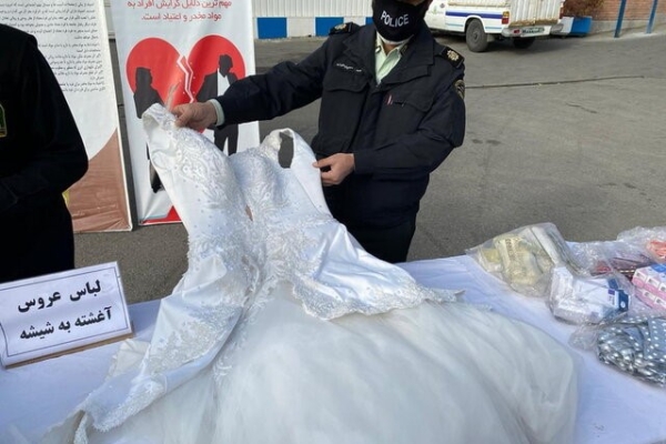 کشف لباس عروس شیشه‌ای در تهران!+ تصویر