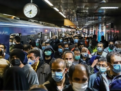 مامور وظیفه‌شناس مترو تهران ۴۸۰ پلاک طلا را به صاحبش بازگرداند+عکس