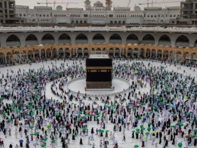 عربستان، زائران عمره را از اول محرم پذیرش می‌کند