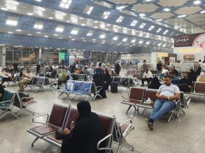 سرگردانی ۱۳ ساعته مسافران ایرانی بعد از لغو پروازها در نجف+فیلم