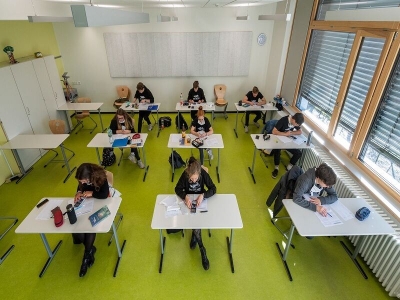 معلم‌ها در آلمان به طور هفتگی تست کرونا می‌دهند