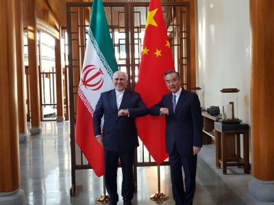 ظریف با همتای چینی خود دیدار و گفتگو کرد+ تصاویر