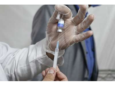 الزام تزریق دوز سوم واکسن برای تمام کارکنان ادارات و اصناف