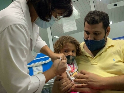 کوبا به عنوان اولین کشور در جهان به کودکان واکسن تزریق کرد