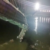 شمار جانباختگان ریزش پل در هند از ۹۰ نفر گذشت