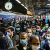 مامور وظیفه‌شناس مترو تهران ۴۸۰ پلاک طلا را به صاحبش بازگرداند+عکس