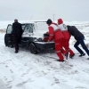 گرفتار شدن بیش از ۲۰ هزار نفر در برف و کولاک