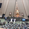 اهتزاز طوماری در مجلس در اعتراض به کم‌کاری درباره حجاب
