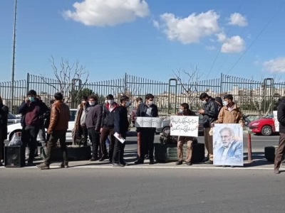 تجمع اعتراضی تعدادی از دانشجویان هم‌زمان با سفر مدیرکل آژانس به تهران