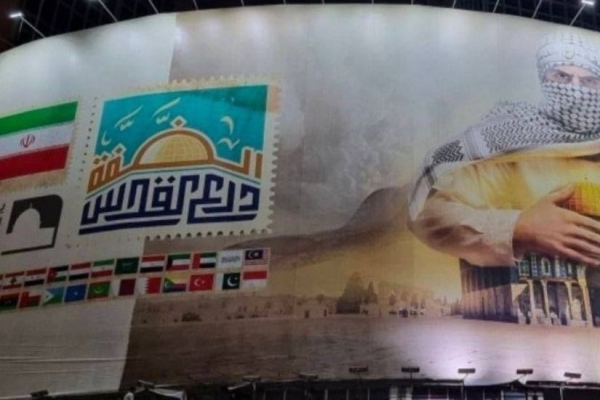 اصلاح پرچم طالبان روی دیوارنگاره میدان ولیعصر