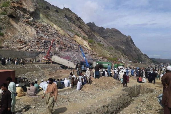 رانش‌زمین در مرز پاکستان و افغانستان/دفن چندین خودرو با سرنشینانشان