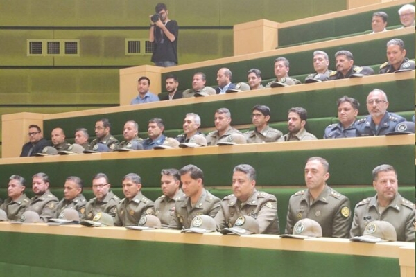 حضور جمعی از فرماندهان ارتش در صحن مجلس