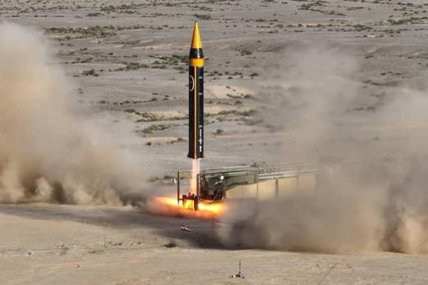 رویترز: ایران با موفقیت یک موشک بالستیک پرتاب کرد