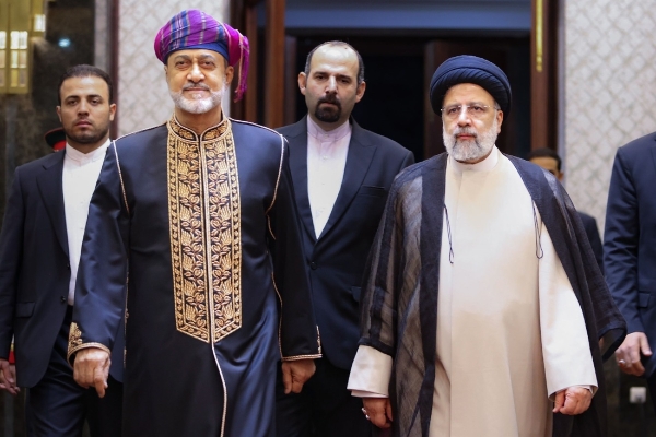 لباس سلطان عمان در ضیافت شام رئیسی +تصاویر