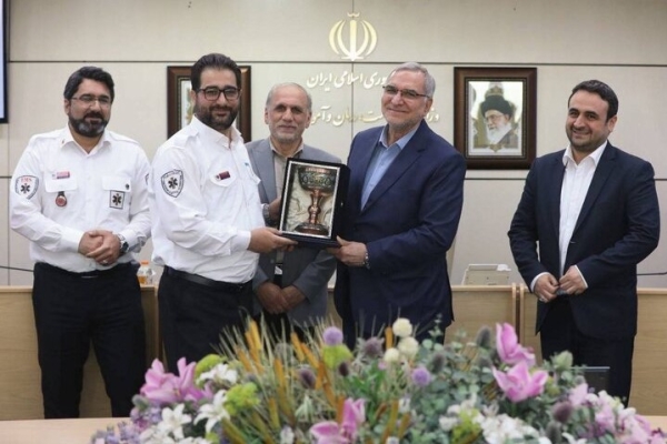 وزیر بهداشت از قهرمان اورژانس تهران تقدیر کرد