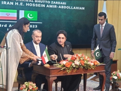 ایران و پاکستان ۴ سند و تفاهمنامه همکاری امضا کردند