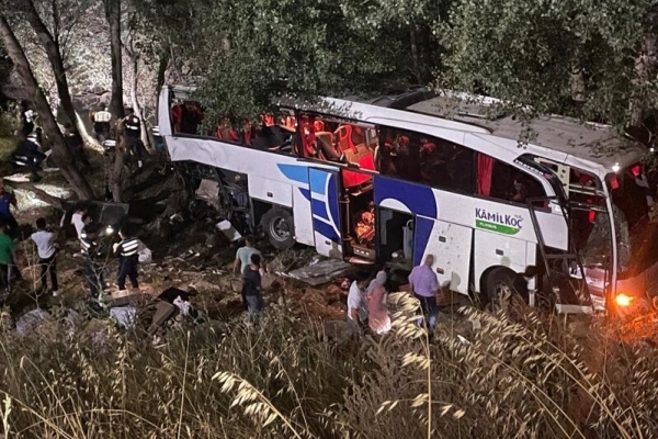 سقوط یک اتوبوس به دره در ترکیه با ۱۲ کشته و ۱۹ مجروح