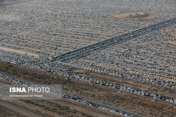 تصاویری جالب از انبوه خودروهای پارک شده زائران اربعین در شلمچه+ عکس