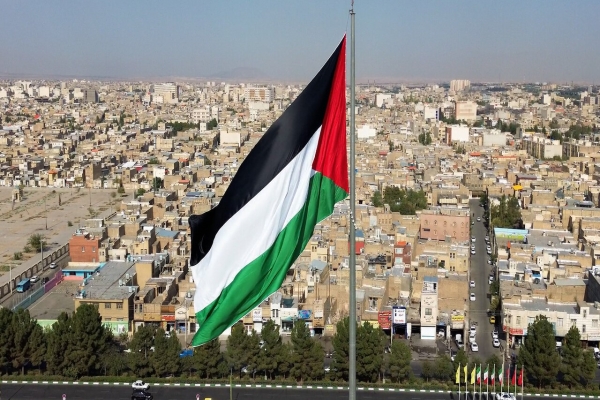 اهتزاز نماد‌های جبهه مقاومت فلسطین در ۱۰ نقطه شهر قم