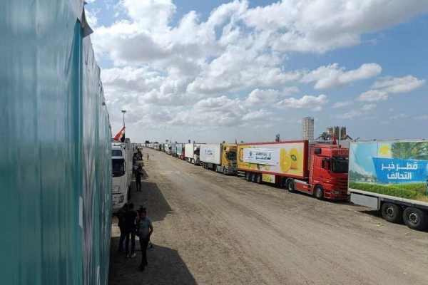 مصر: ۷۵ کامیون حامل کمک‌های بشردوستانه آماده ورود به غزه هستند