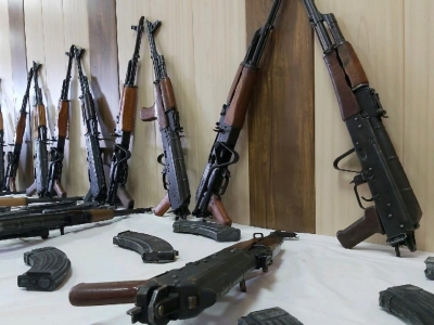 کشف سلاح و مهمات از قاچاقچیان توسط مرزداران نیروی زمینی ارتش