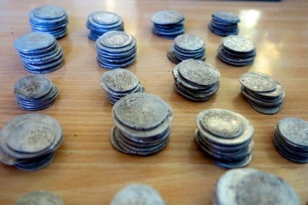 کشف ۶۰ سکه دوره صفوی در کرمان