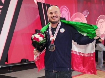دهدار در حضور قهرمان المپیک مدال طلا گرفت