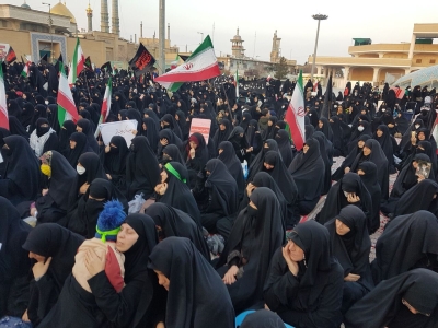بانوان قمی در حمایت از حجاب و عفاف راهپیمایی کردند