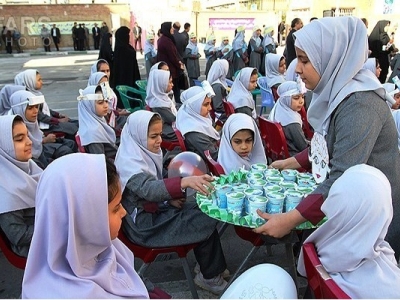 توزیع شیر رایگان دانش‌آموزی در ۸ استان