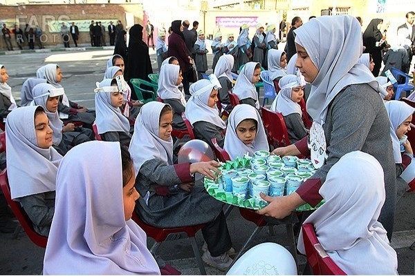 توزیع شیر رایگان در مدارس ابتدایی ۲۷ استان