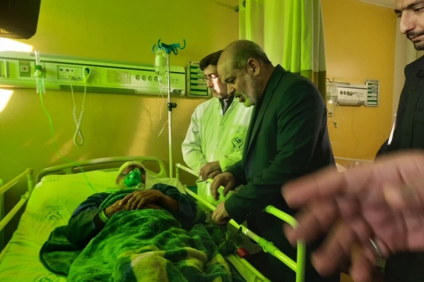 عیادت وزیر کشور از مجروحان انفجارهای تروریستی کرمان