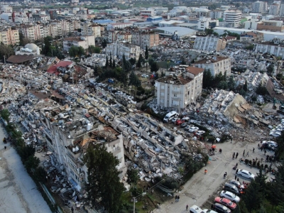 نجات کودک ۱۲ ساله ترکیه ای از زیر آوار ۱۰ روز پس از زلزله